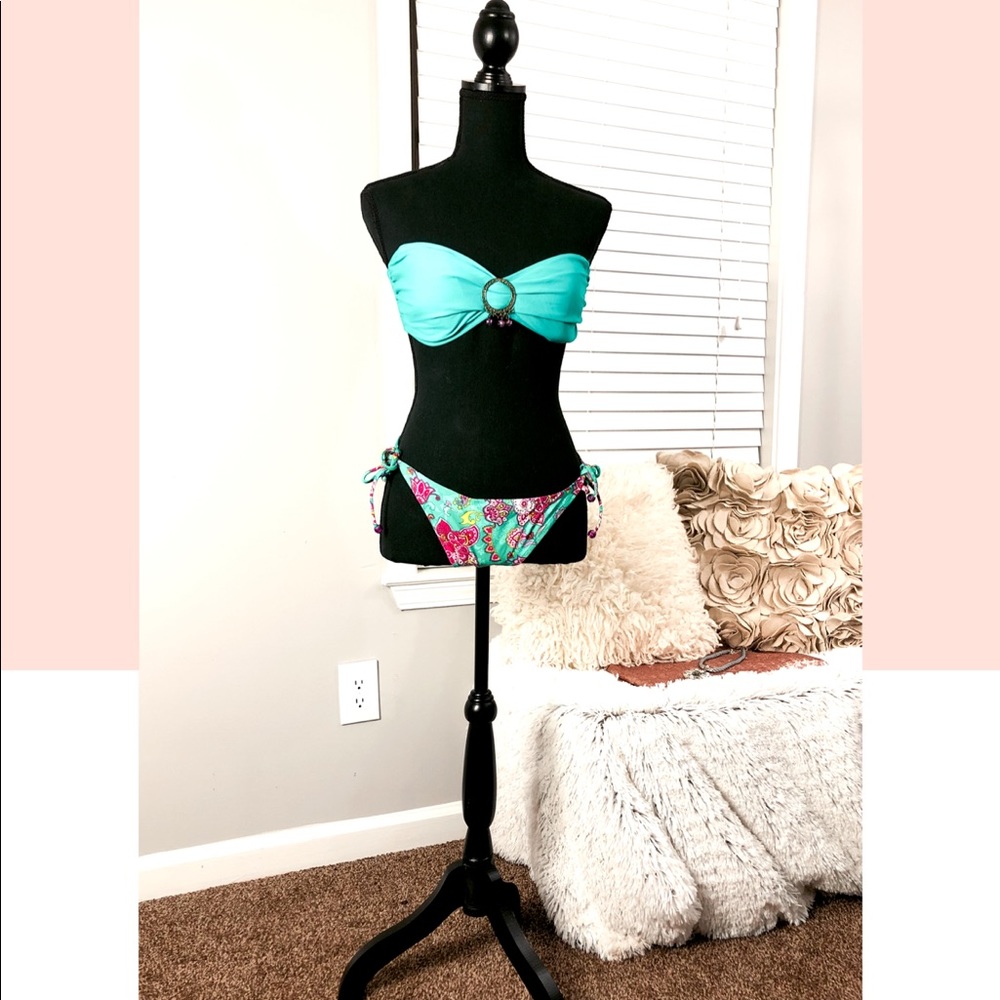 Pretty swimsuit!!